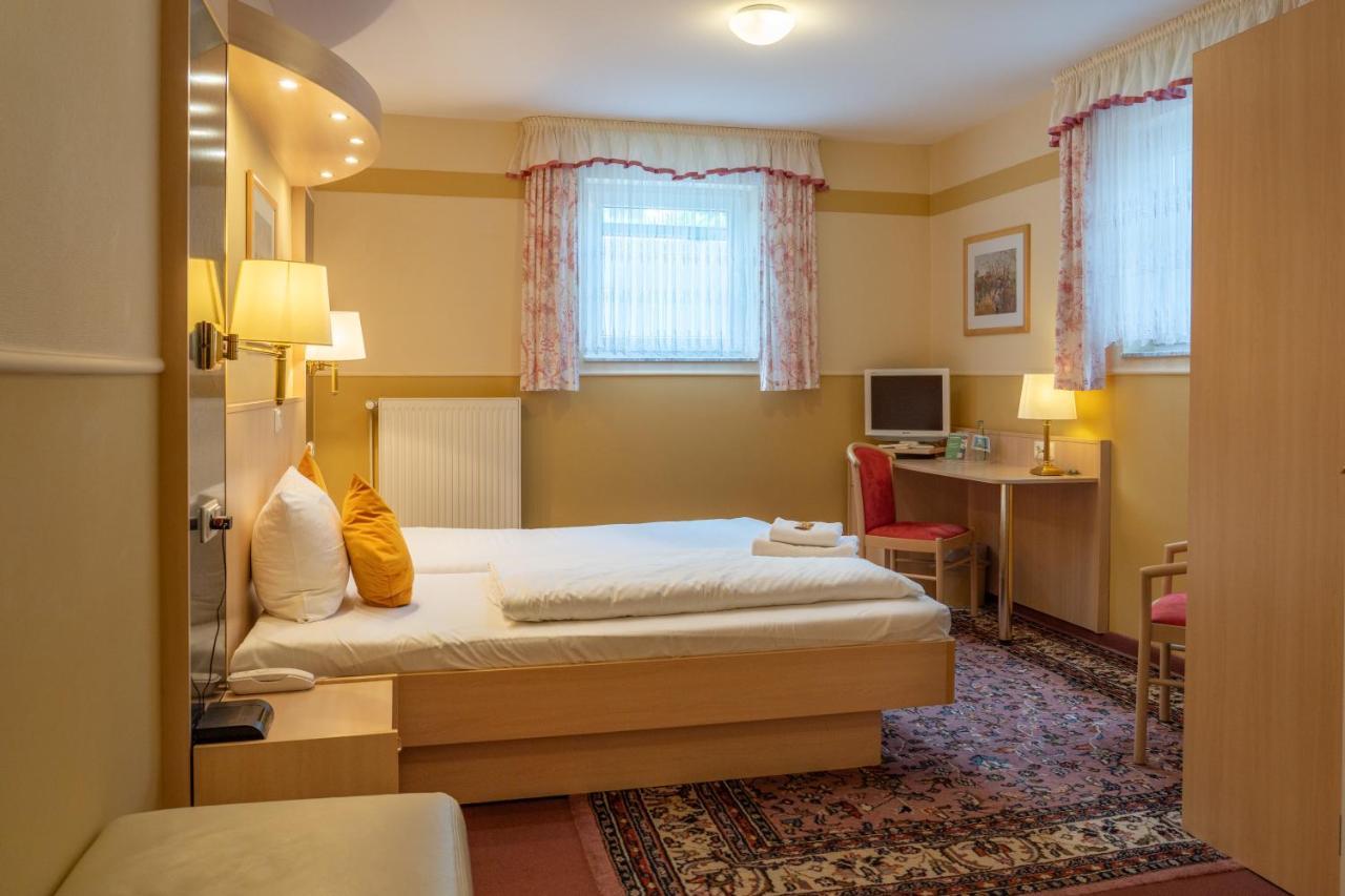 Parkhotel Neustadt Garni Екстериор снимка