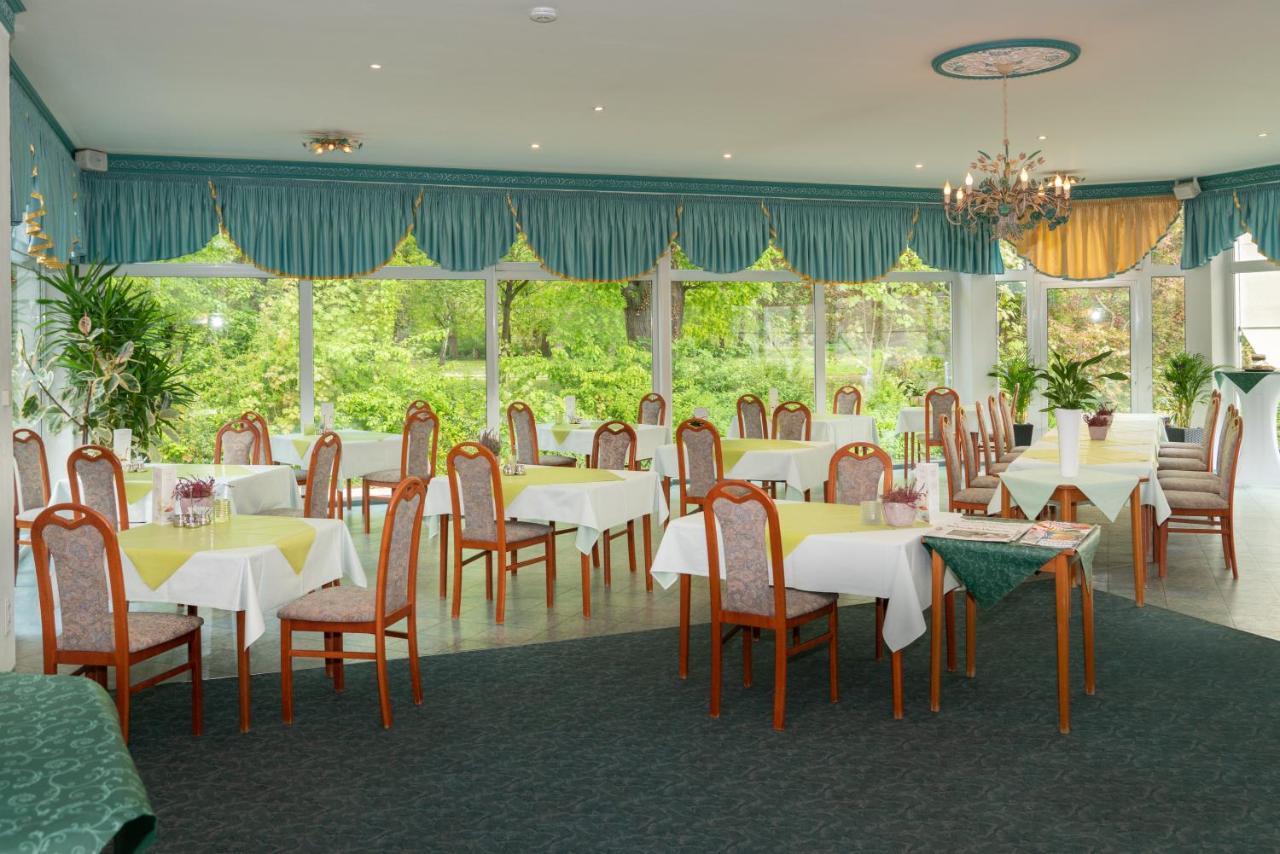 Parkhotel Neustadt Garni Екстериор снимка
